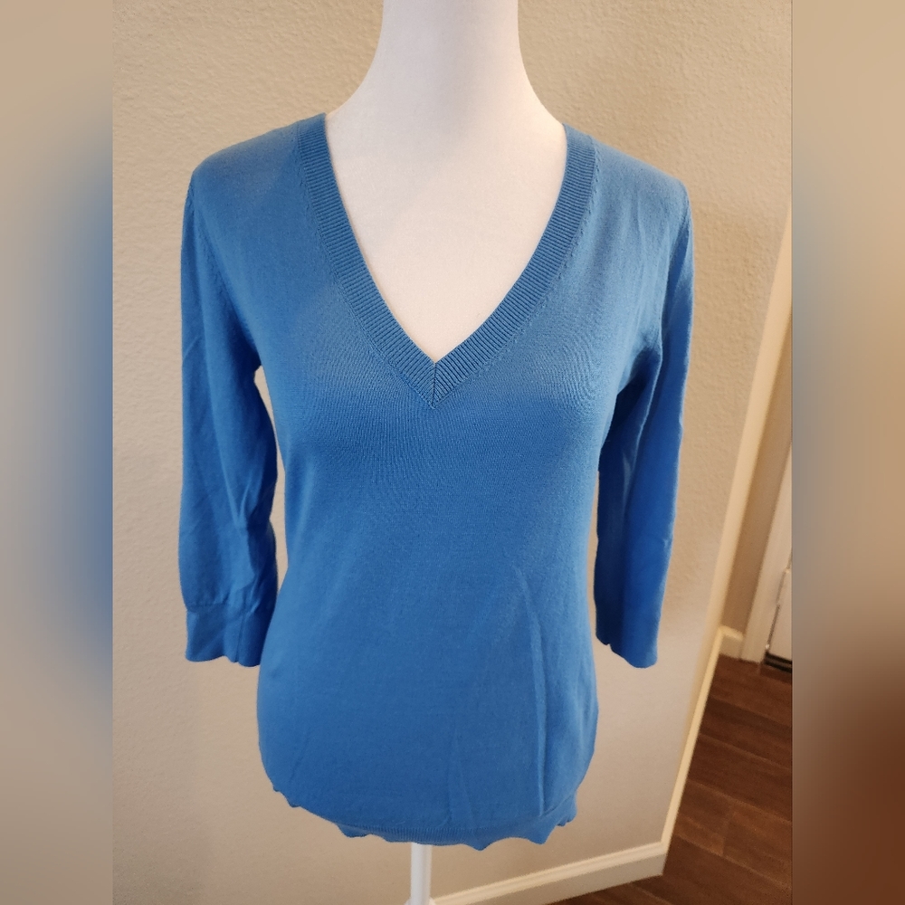 Gap sweater